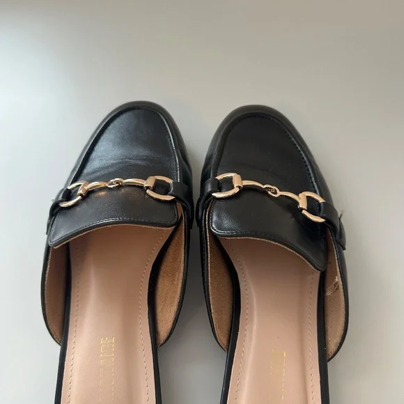 Cushionaire Yates Buckle Slip On Mule in Black | Size 8 - Picture 4 of 7